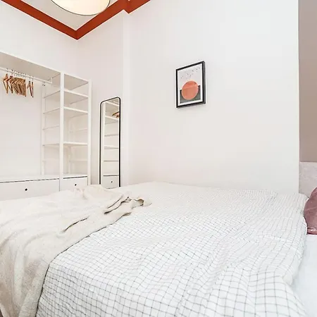 Διαμέρισμα Charming, Modern, 1-bed Flat By Museum Of Πράγα